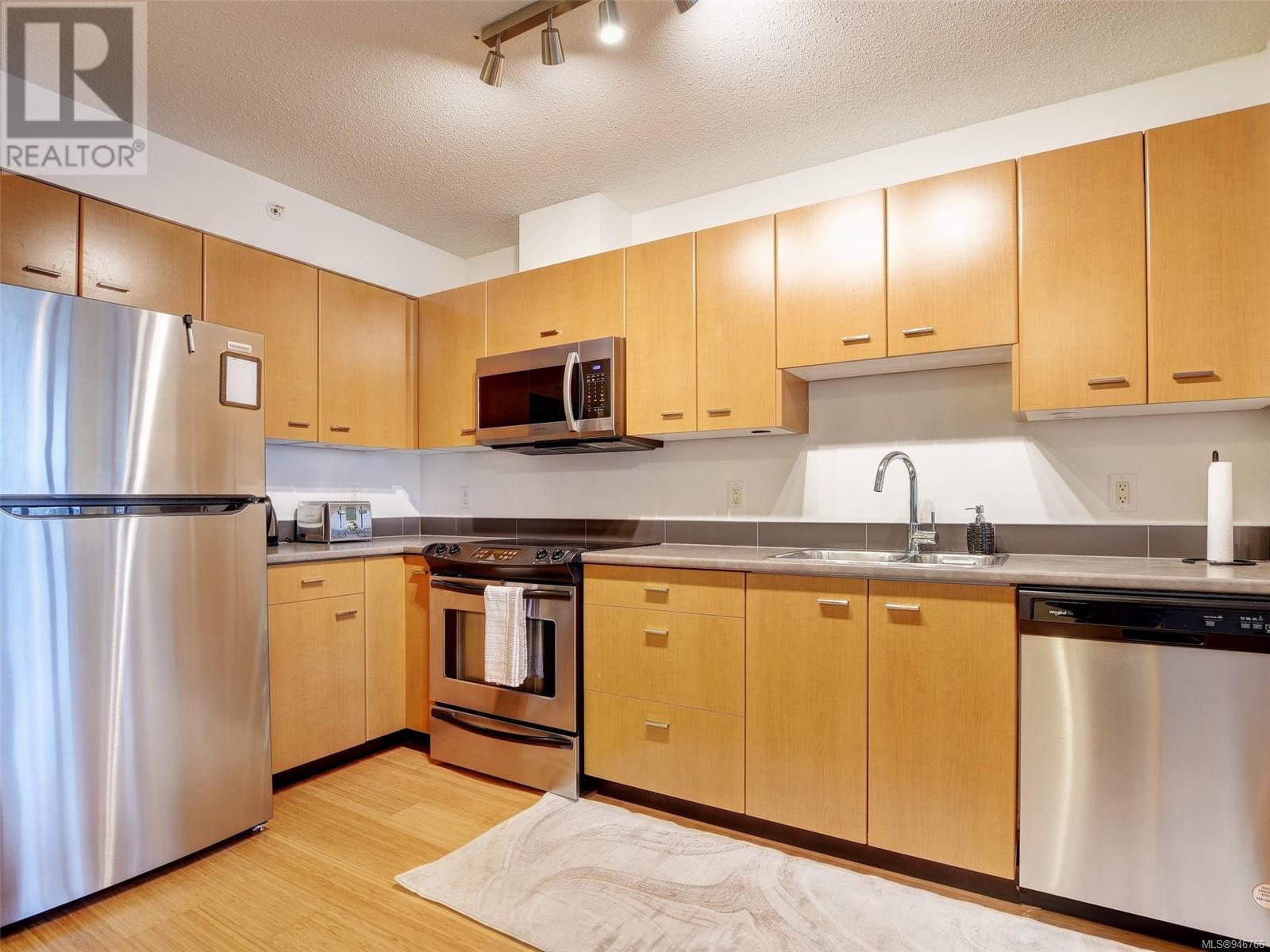 1001 751 Fairfield Rd, #1001