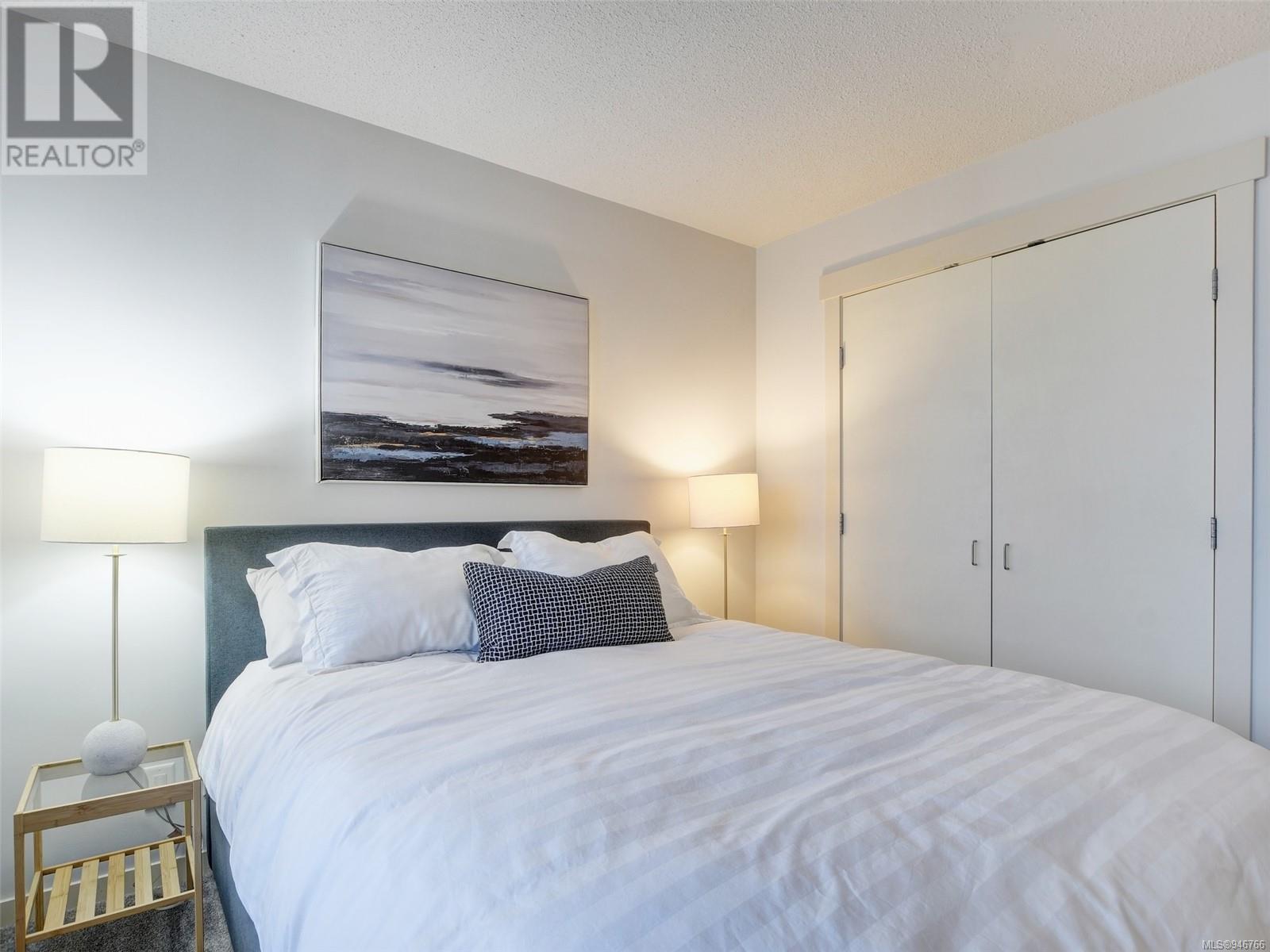 1001 751 Fairfield Rd, #1001