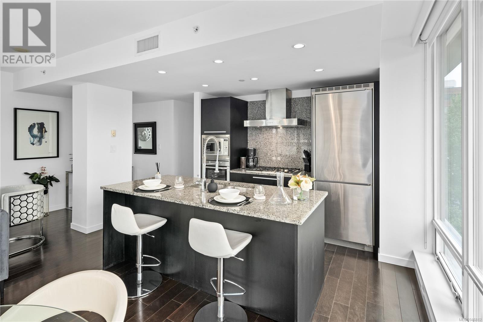 502 708 Burdett Ave, #502
