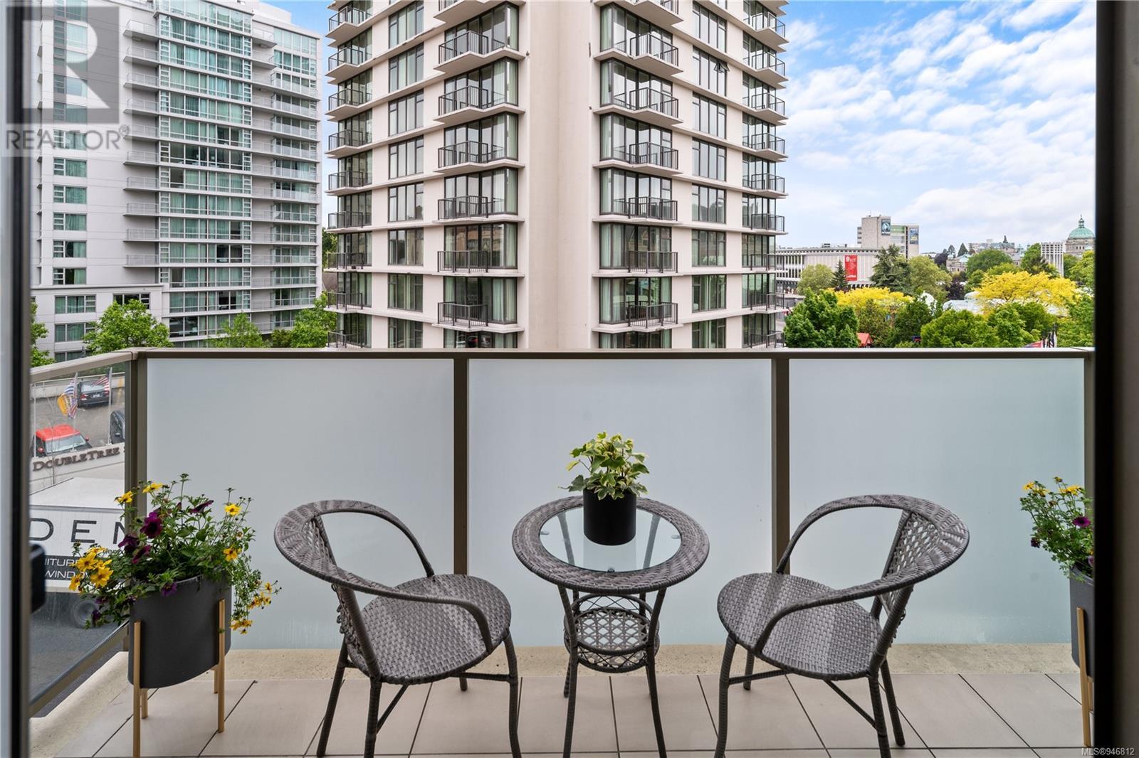 502 708 Burdett Ave, #502
