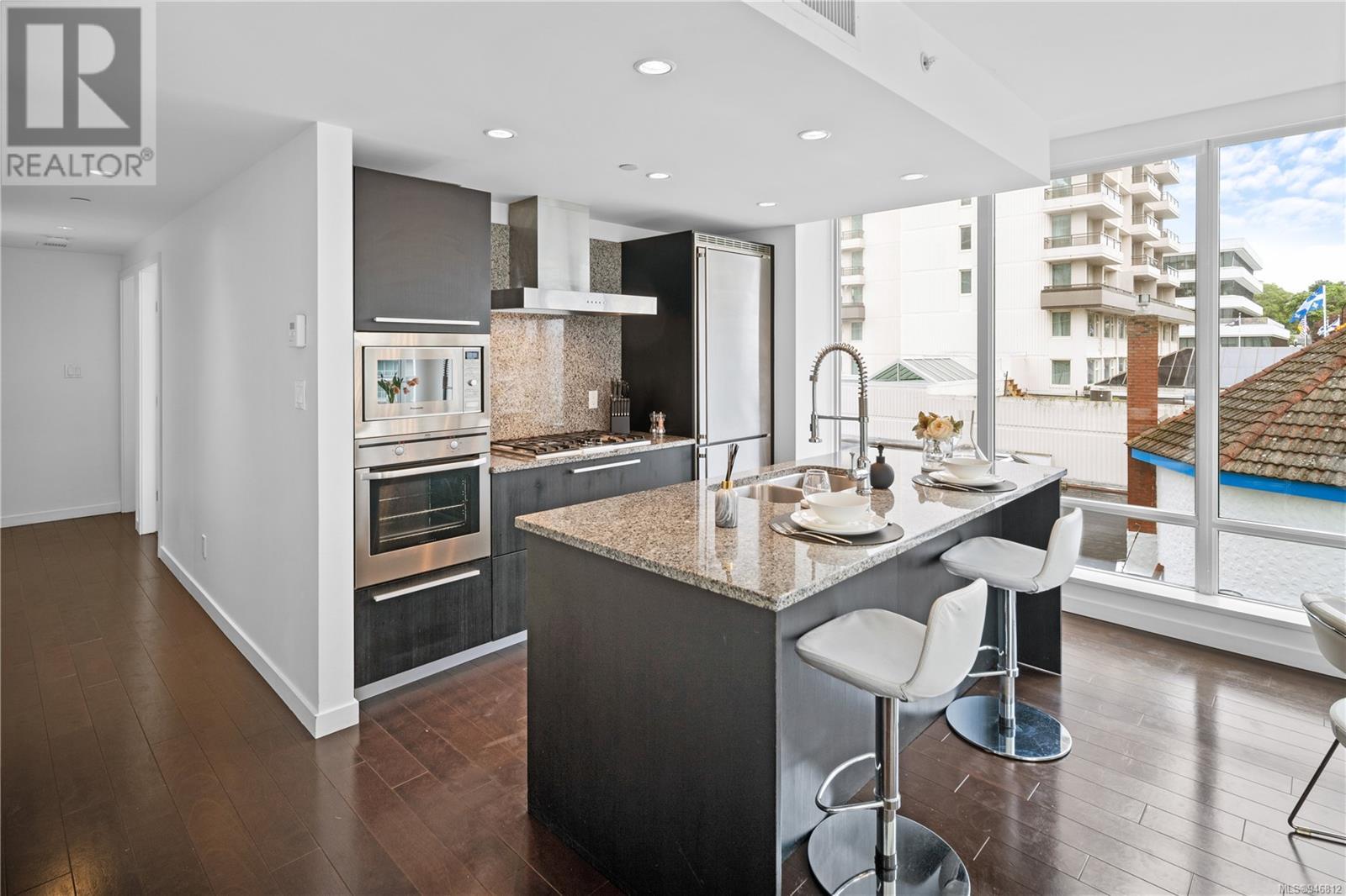 502 708 Burdett Ave, #502