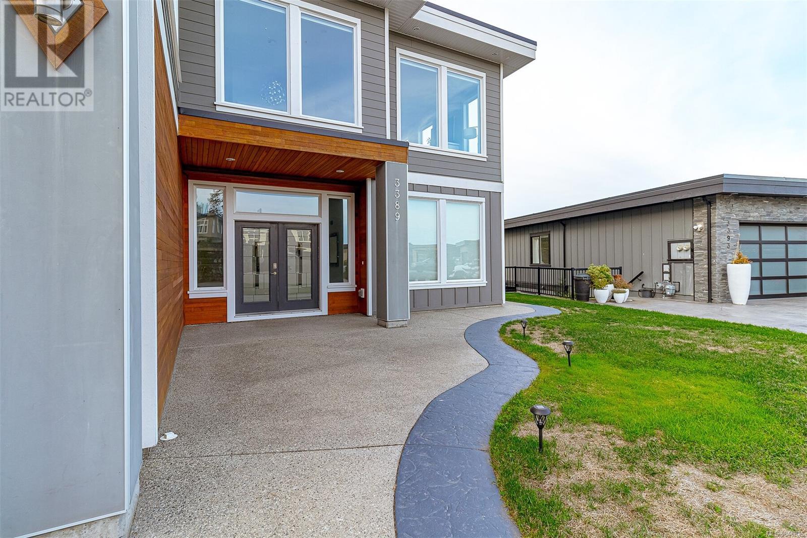 3389 Robson Pl