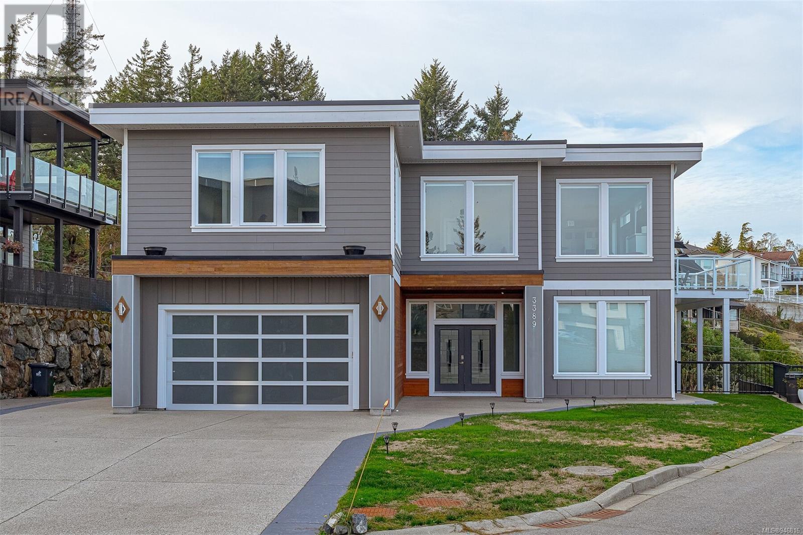 3389 Robson Pl