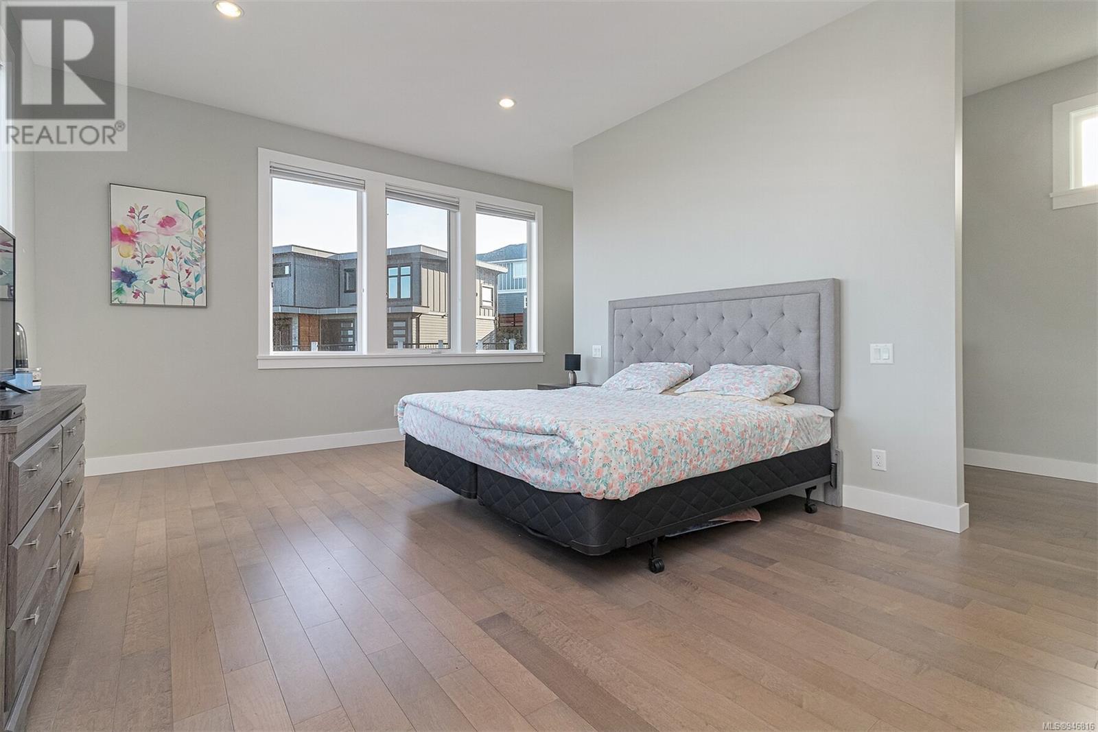 3389 Robson Pl