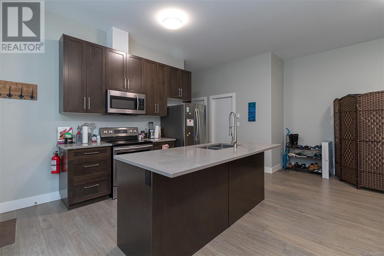 3389 Robson Pl