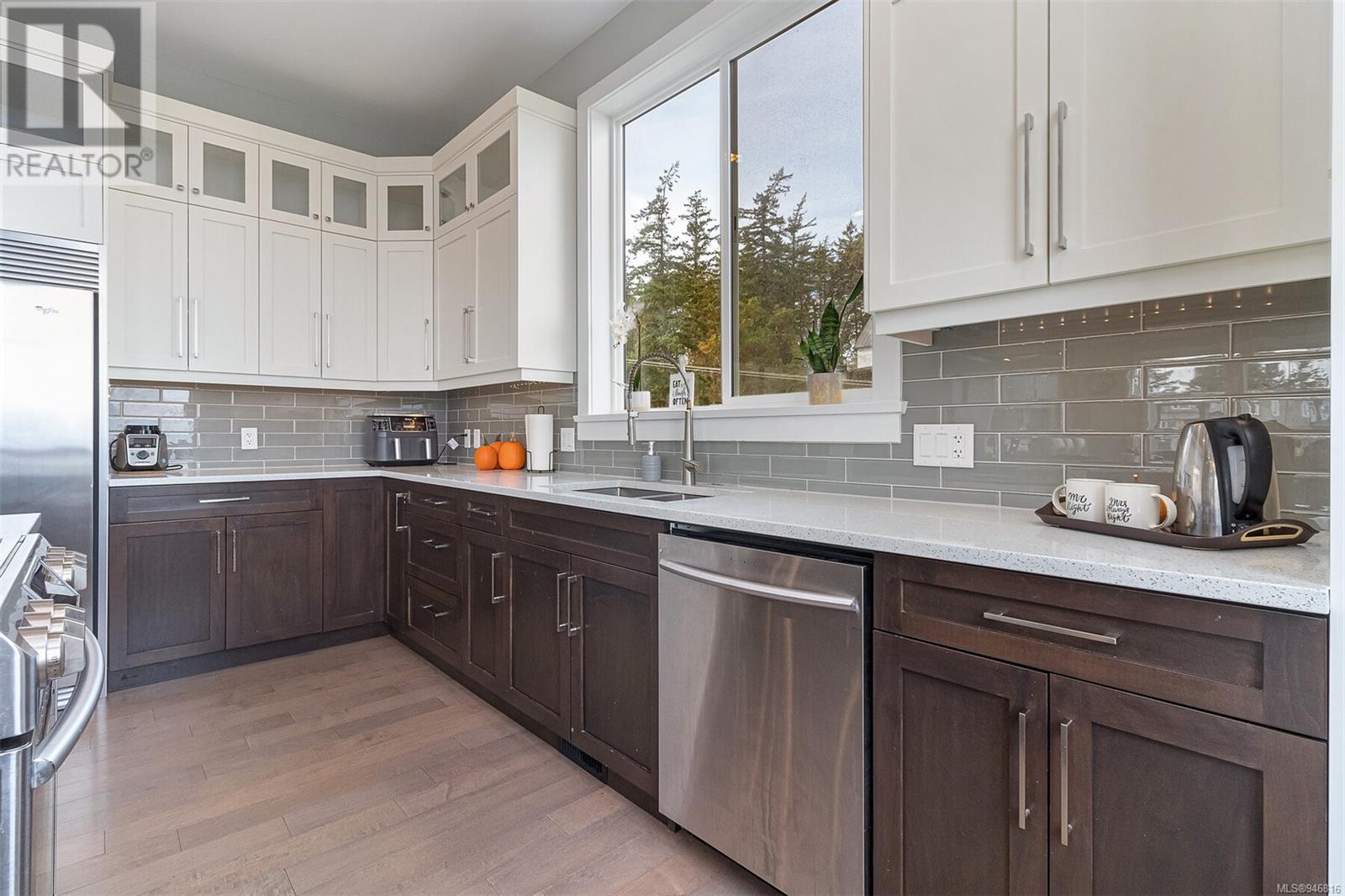 3389 Robson Pl