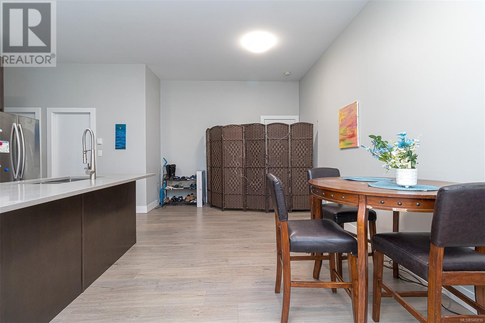 3389 Robson Pl