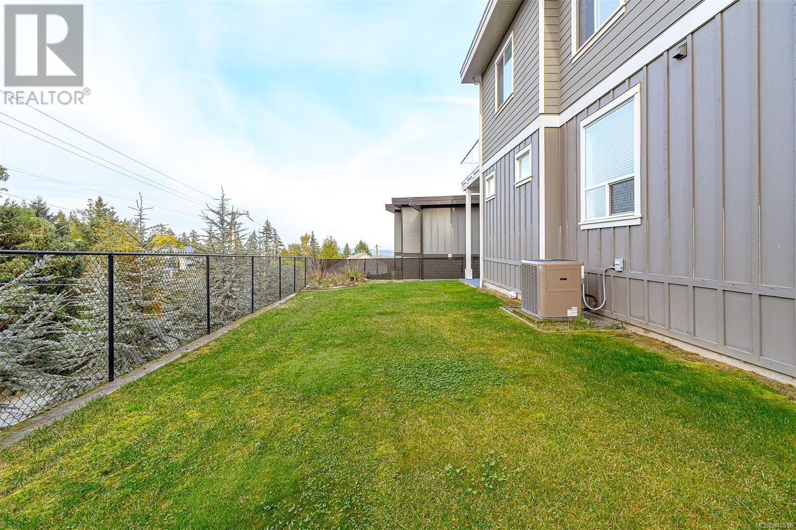 3389 Robson Pl