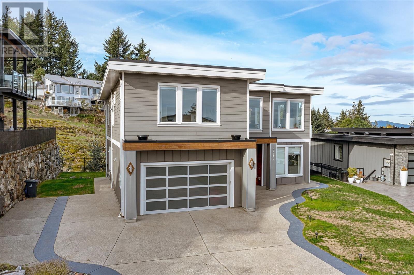 3389 Robson Pl