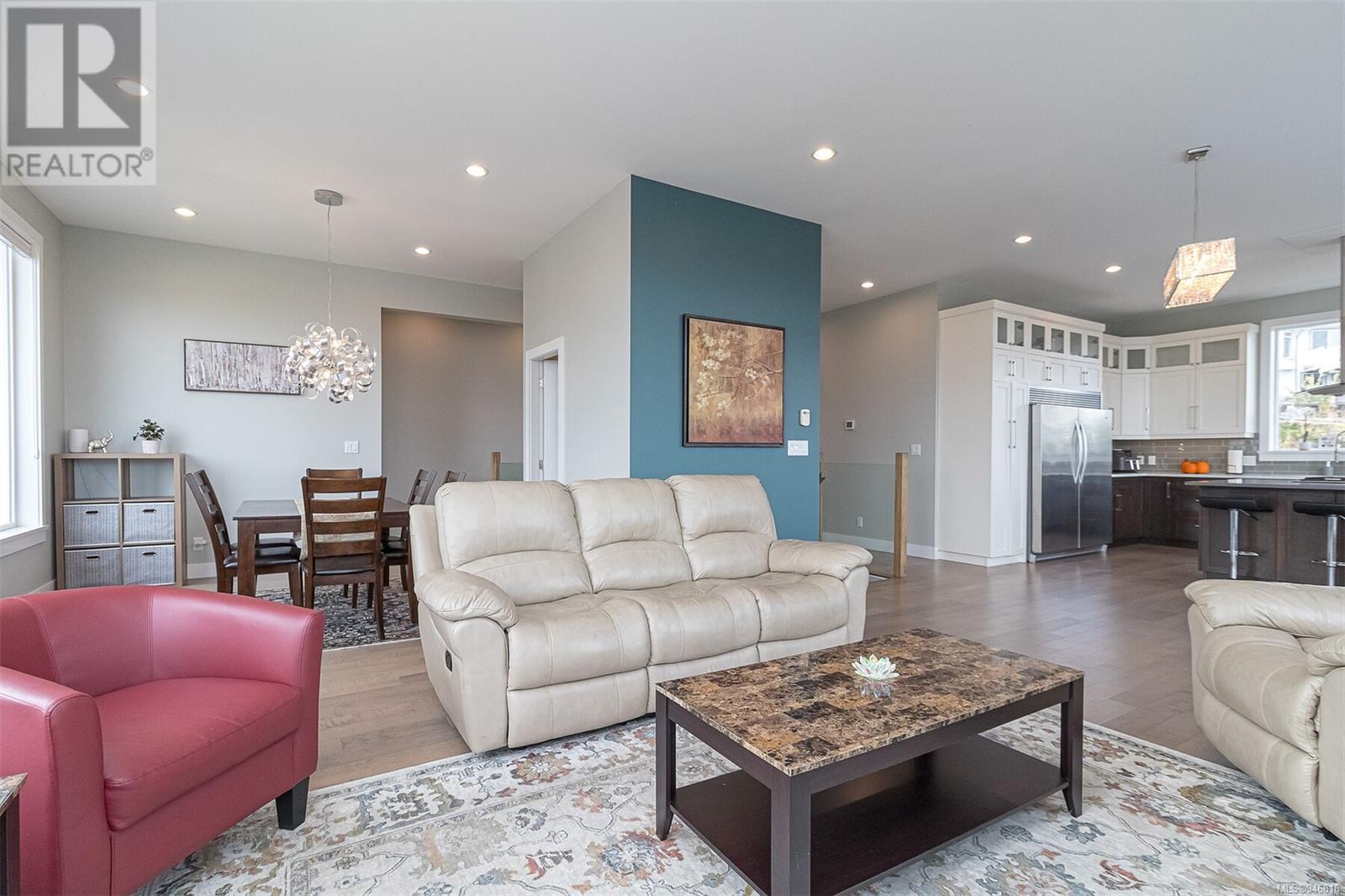 3389 Robson Pl