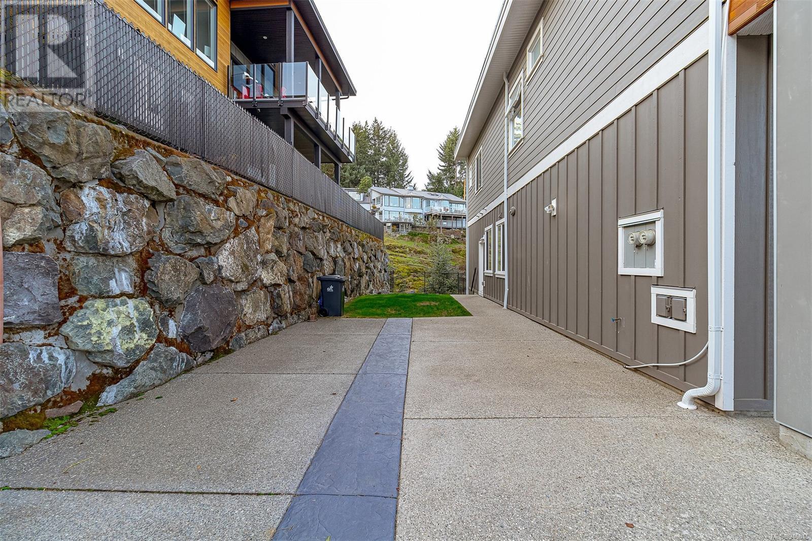 3389 Robson Pl
