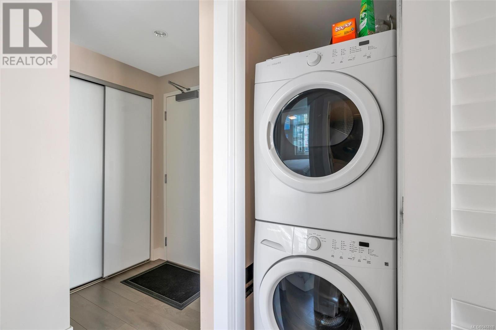 905 960 Yates St, #905