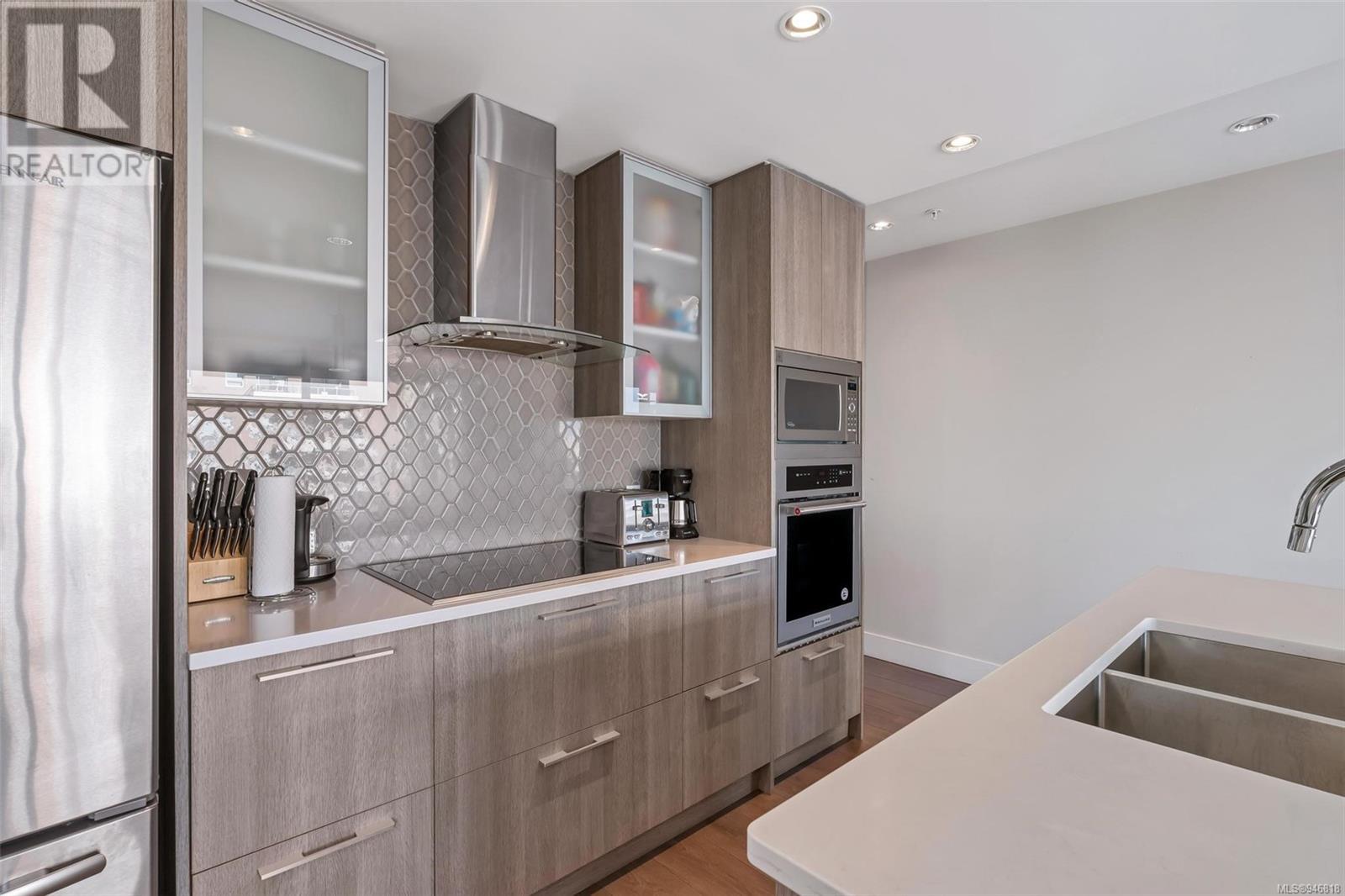 905 960 Yates St, #905
