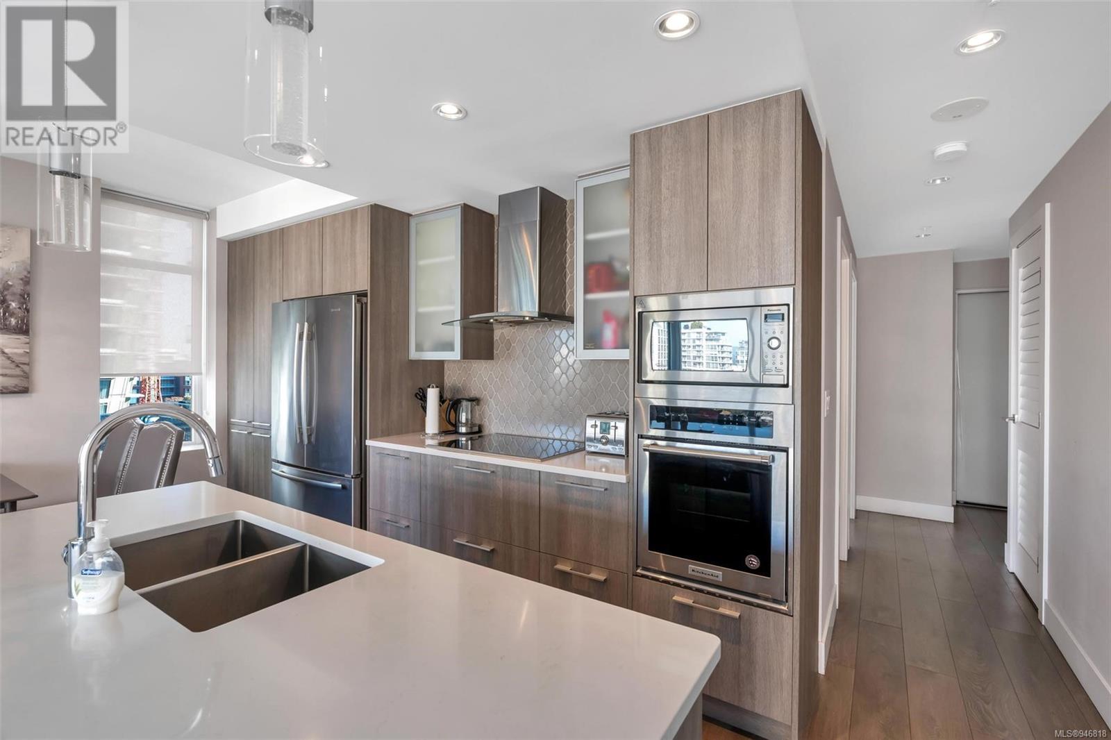 905 960 Yates St, #905