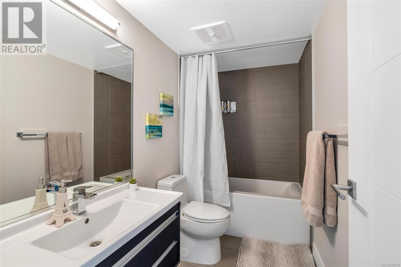 905 960 Yates St, #905