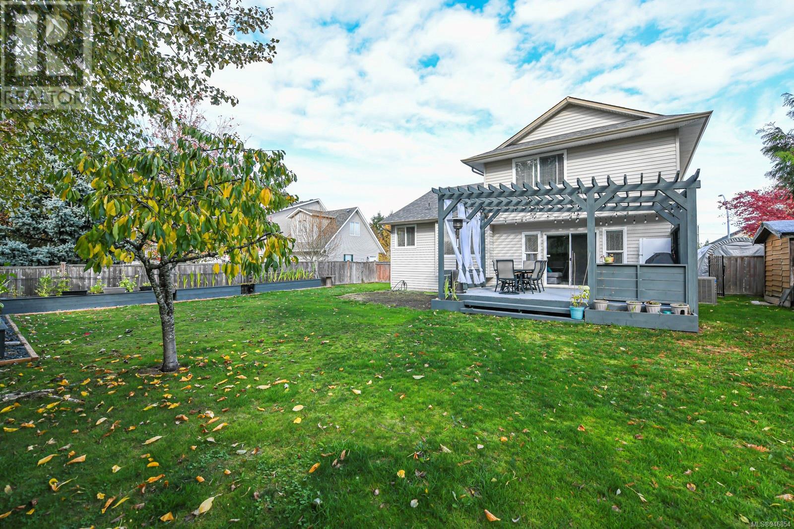 877 Waddington Cres