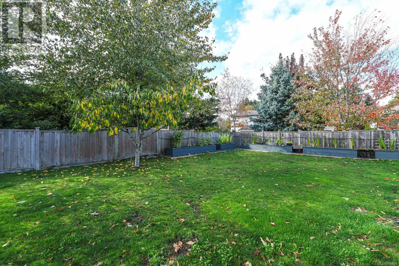 877 Waddington Cres