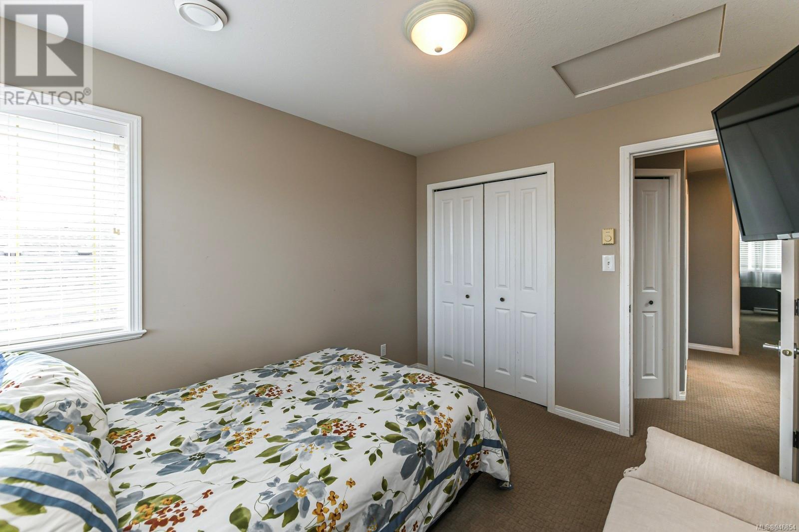 877 Waddington Cres