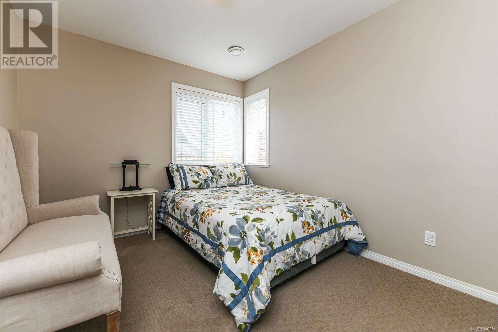877 Waddington Cres