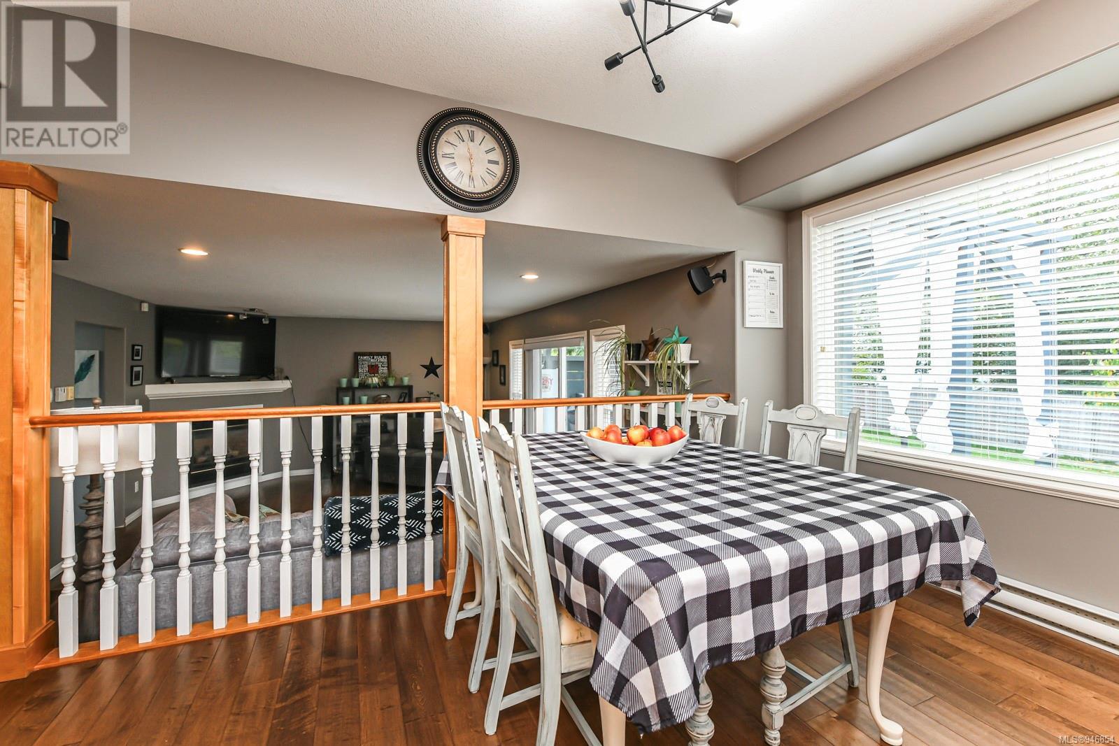 877 Waddington Cres