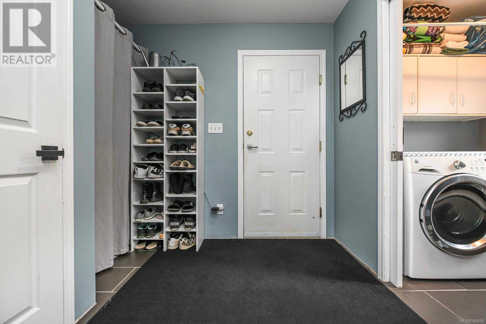 877 Waddington Cres