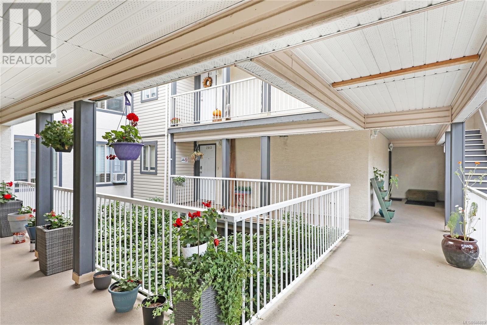 204 4685 Alderwood Pl, #204