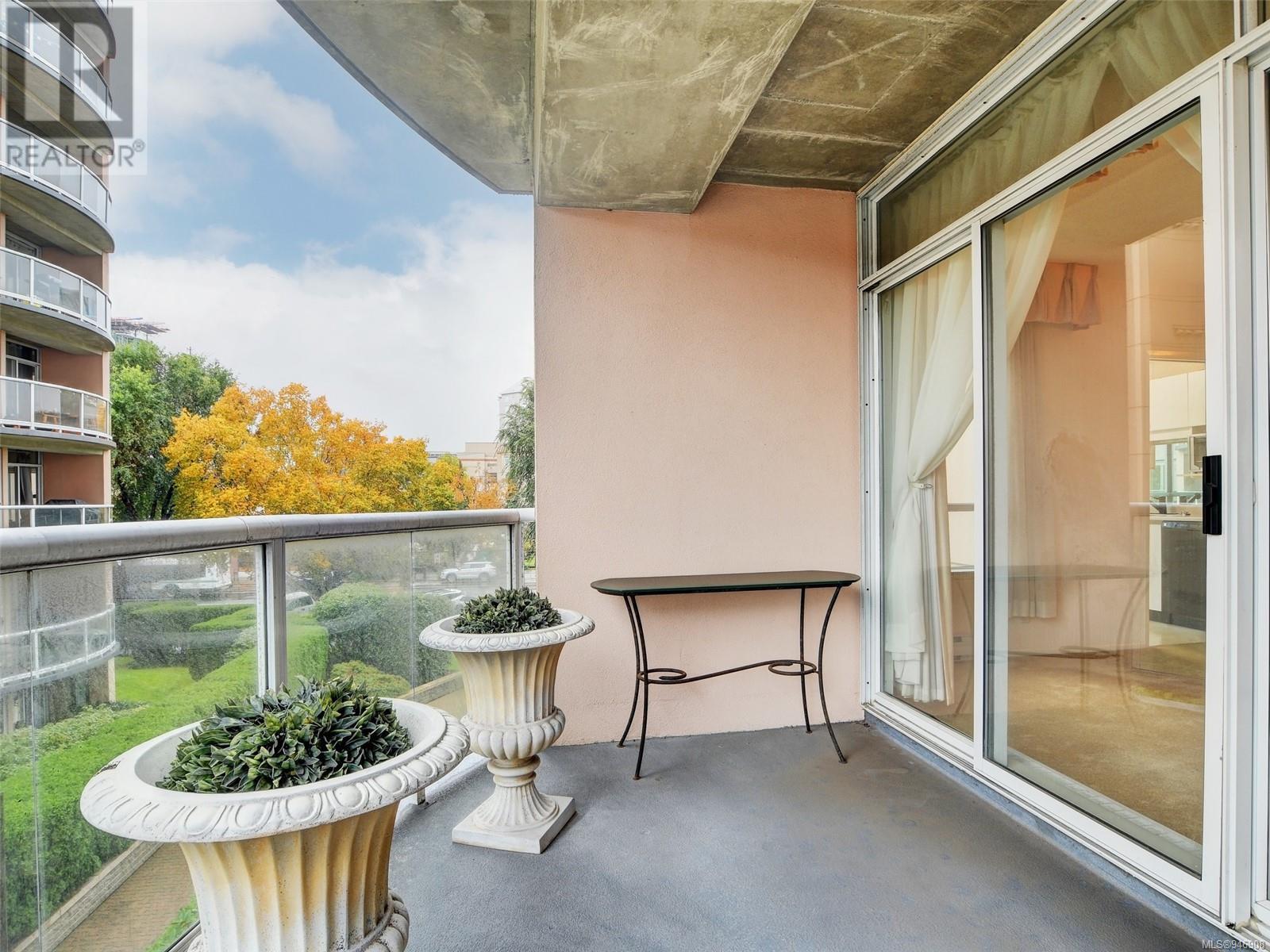 403 1020 View St, #403