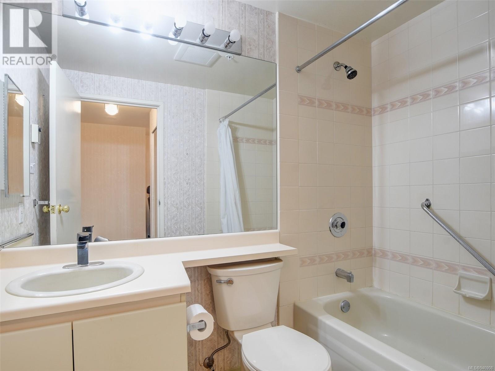 403 1020 View St, #403