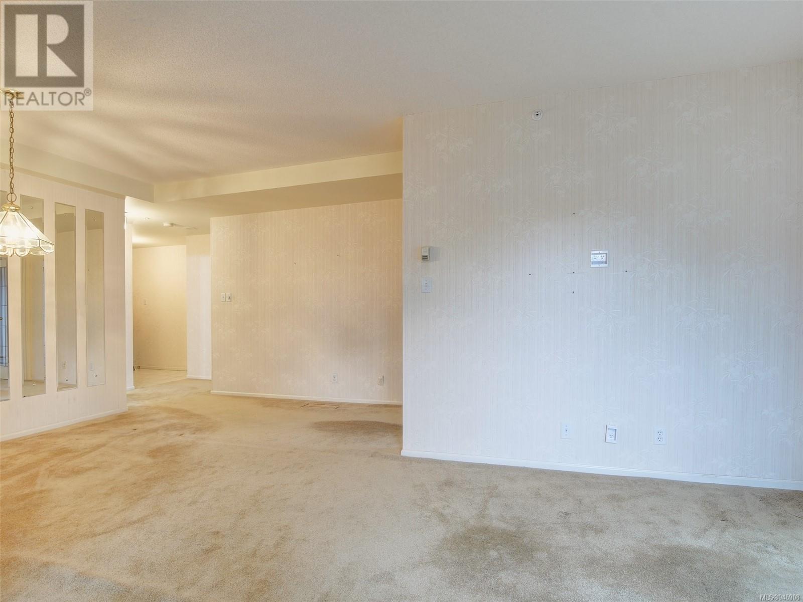 403 1020 View St, #403