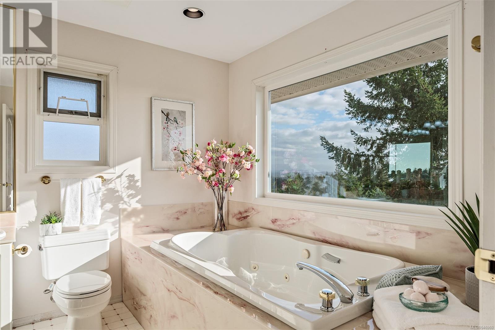 3381 Haida Dr