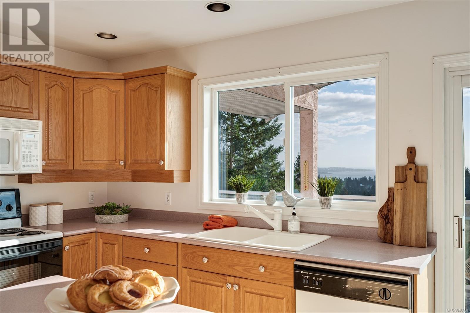 3381 Haida Dr