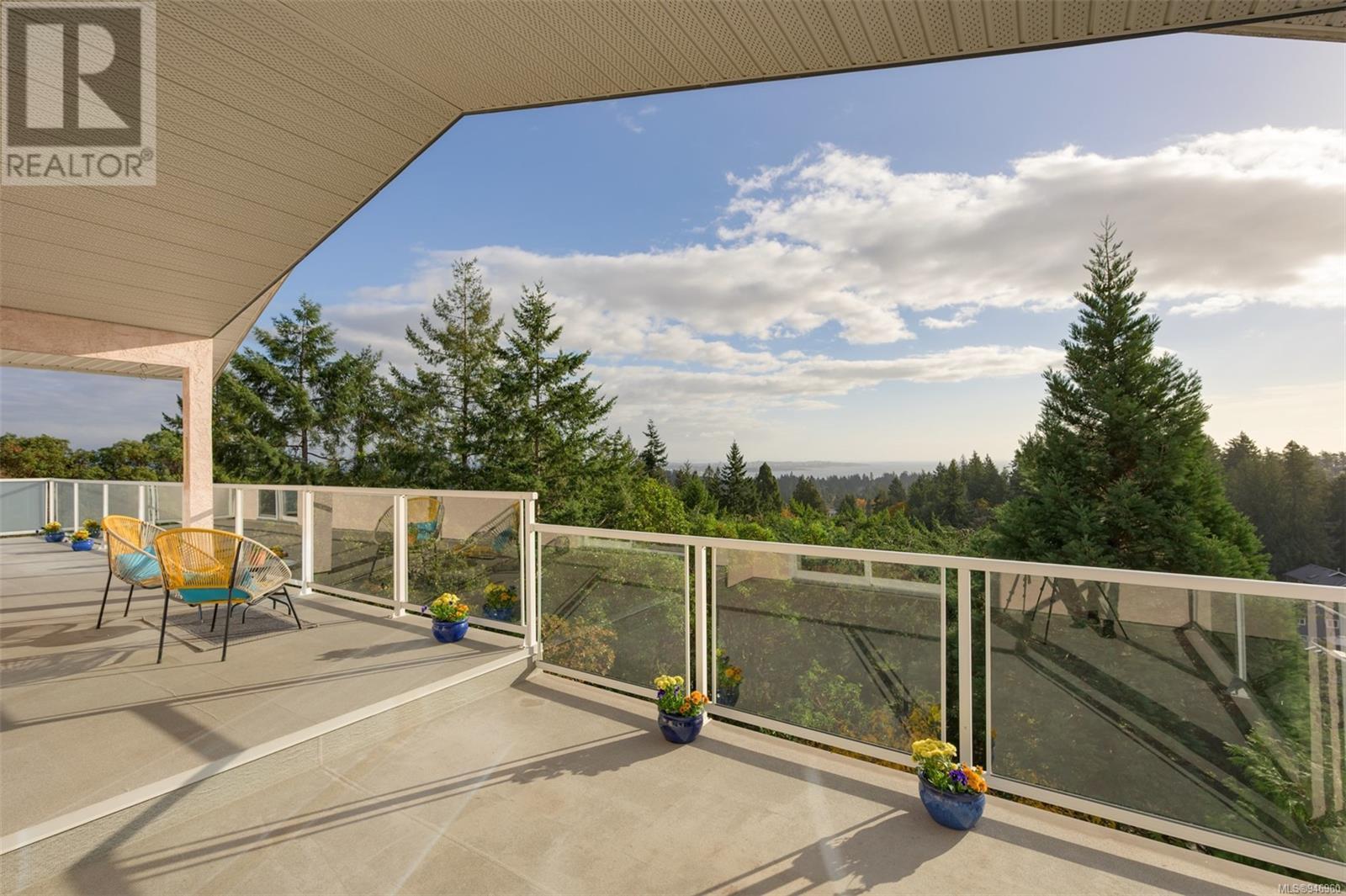 3381 Haida Dr