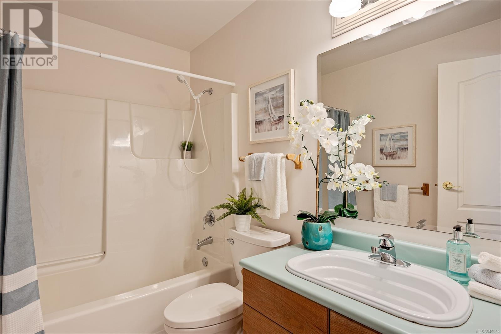 3381 Haida Dr