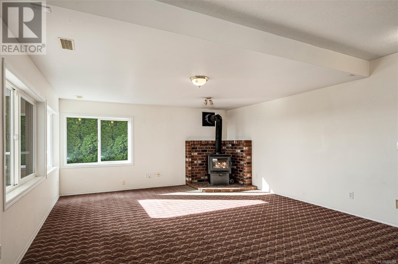 3381 Haida Dr