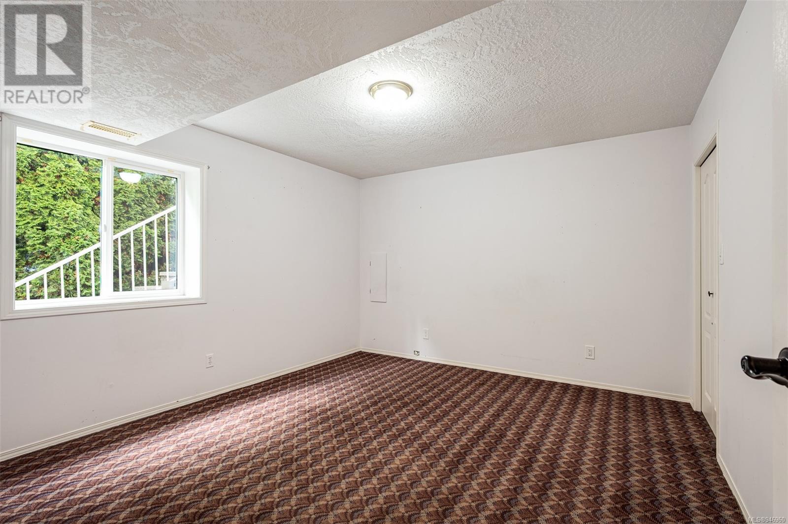 3381 Haida Dr