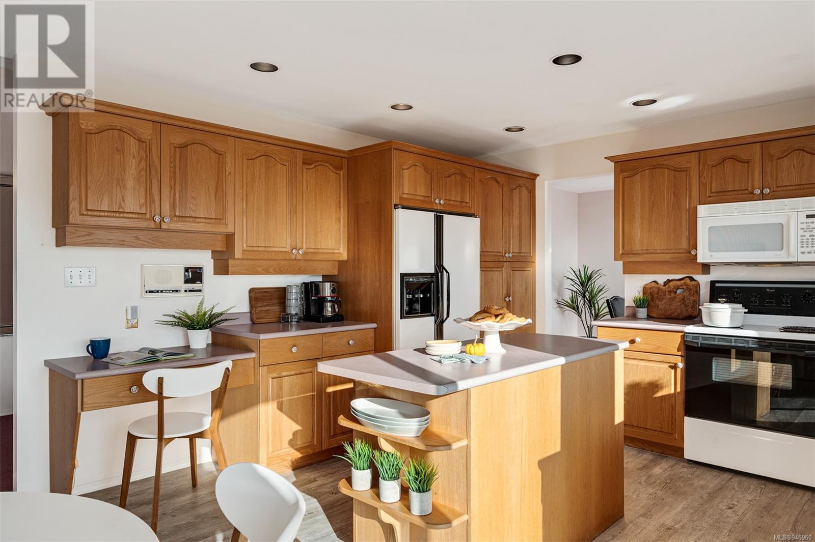 3381 Haida Dr