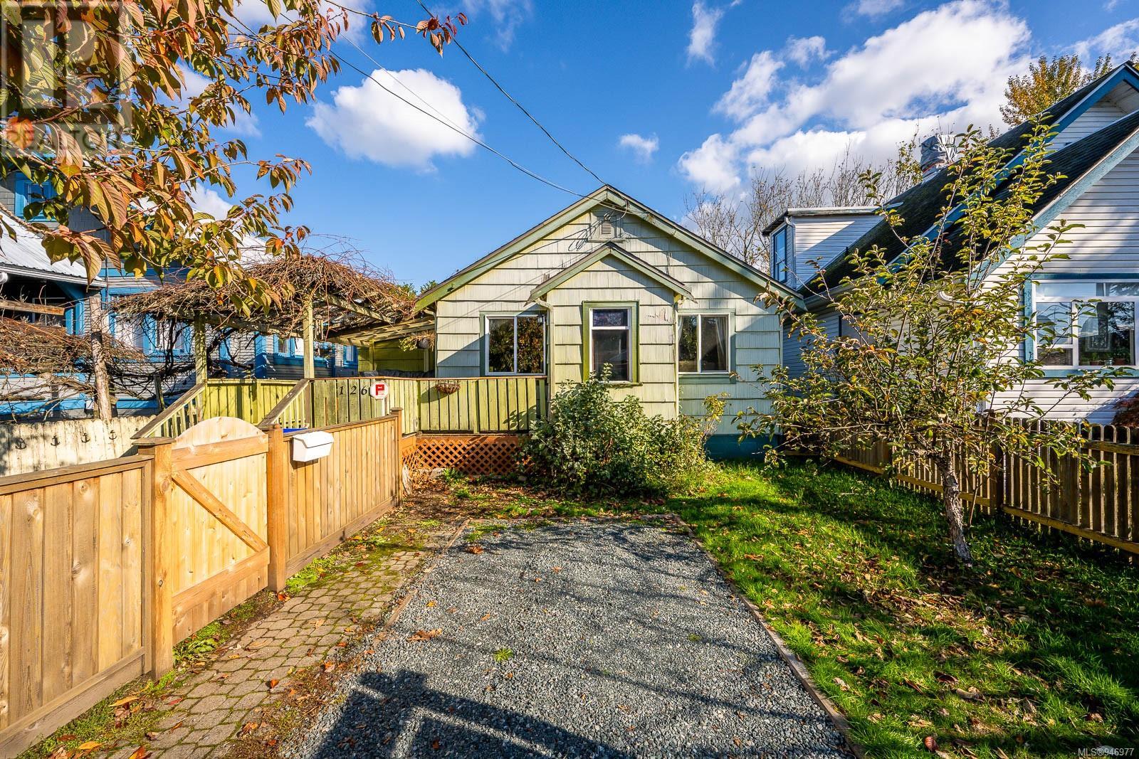 126 Cliffe Ave