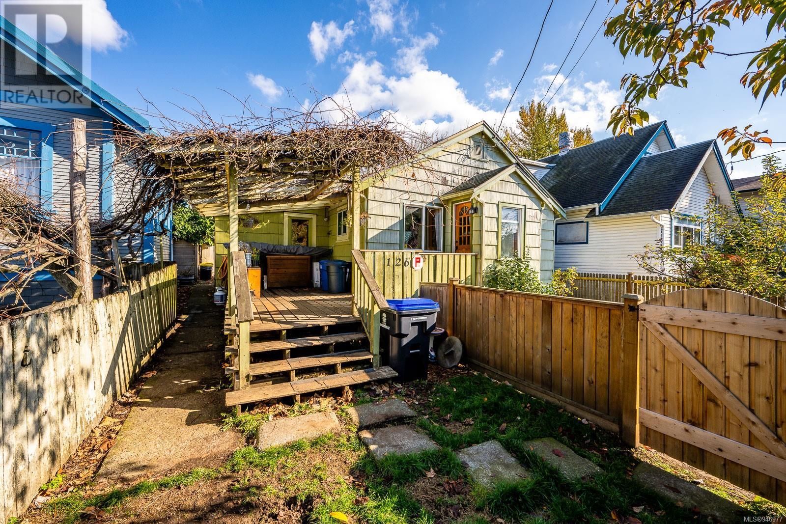 126 Cliffe Ave