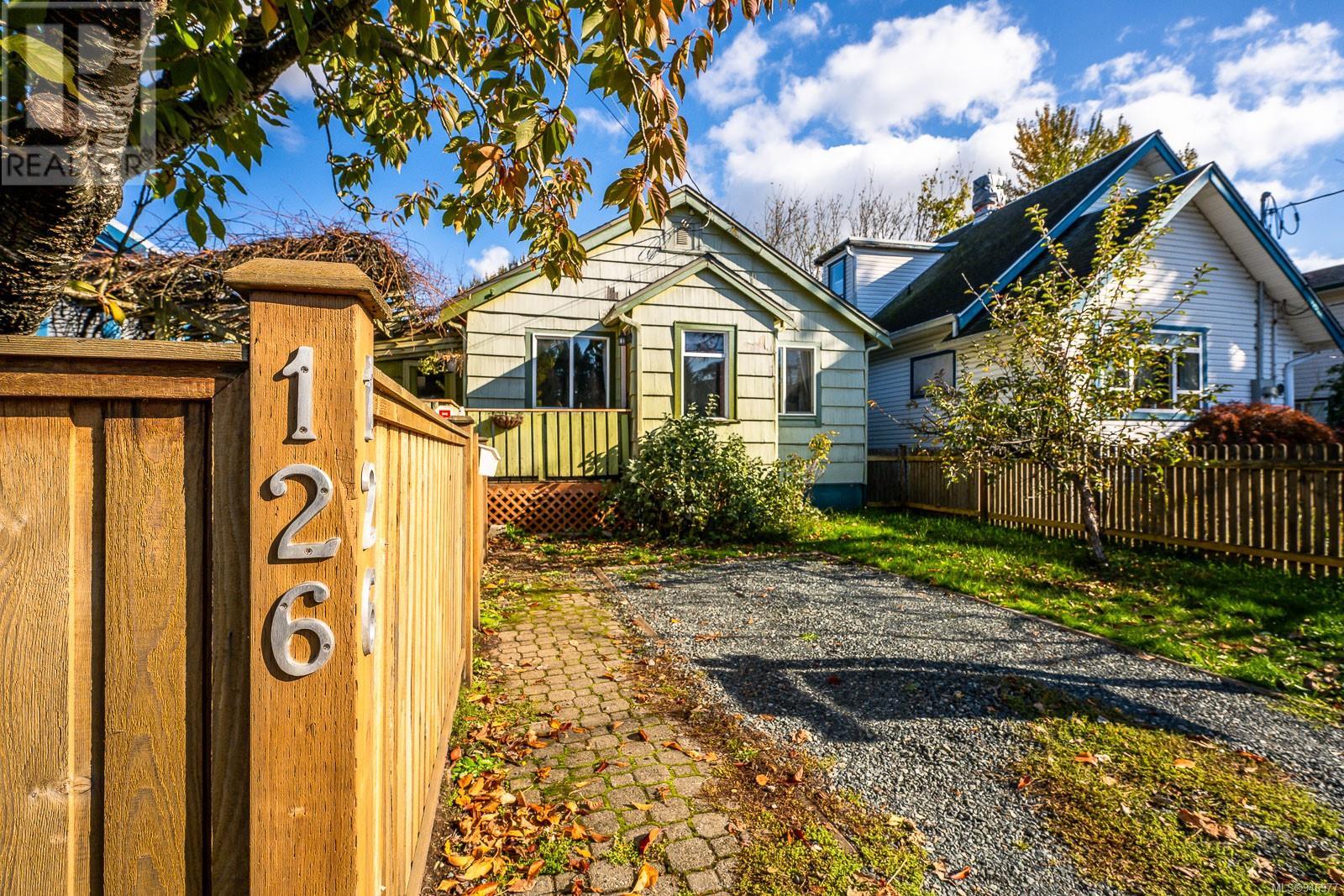 126 Cliffe Ave