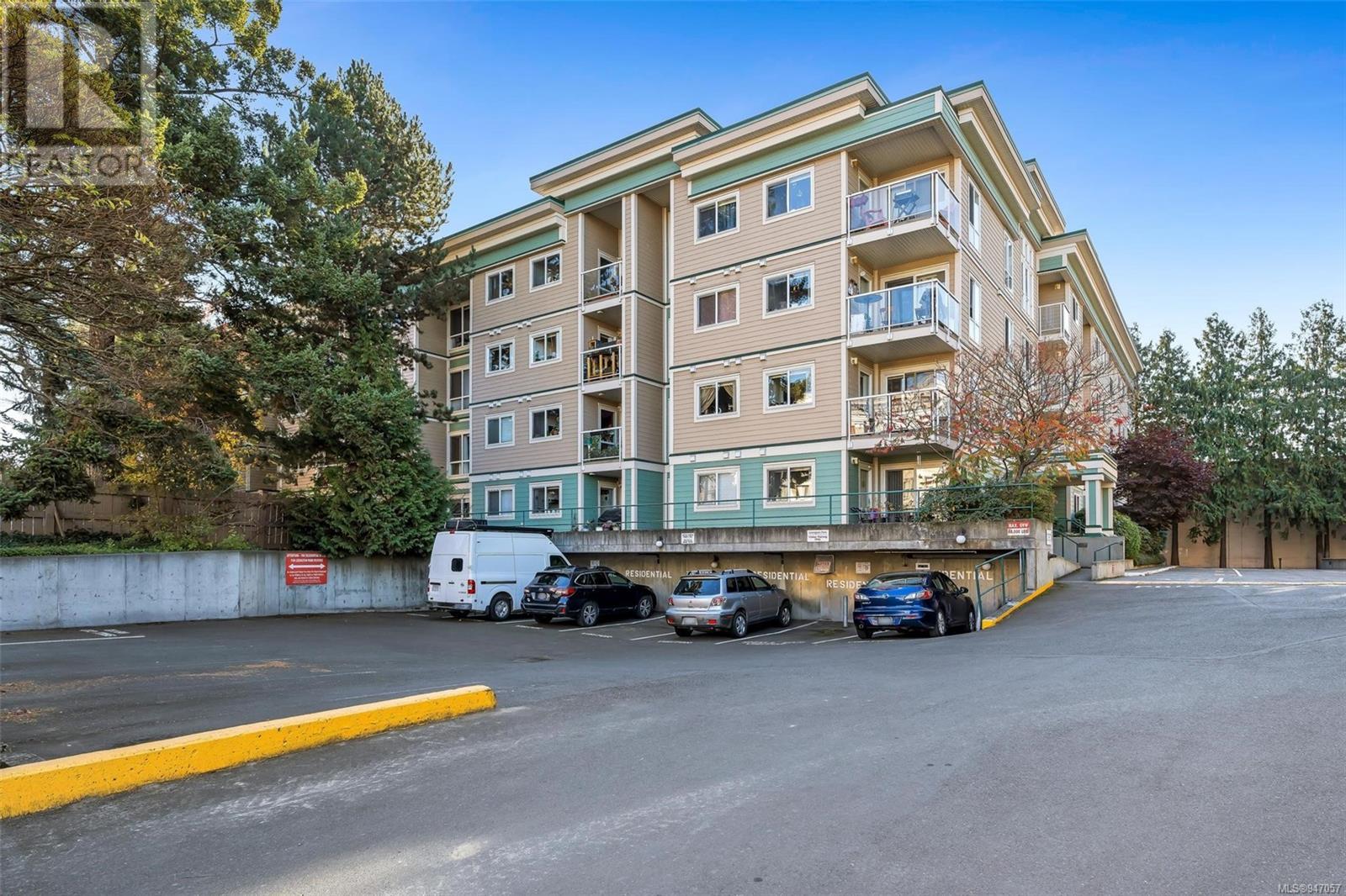 212 689 Bay St, #212