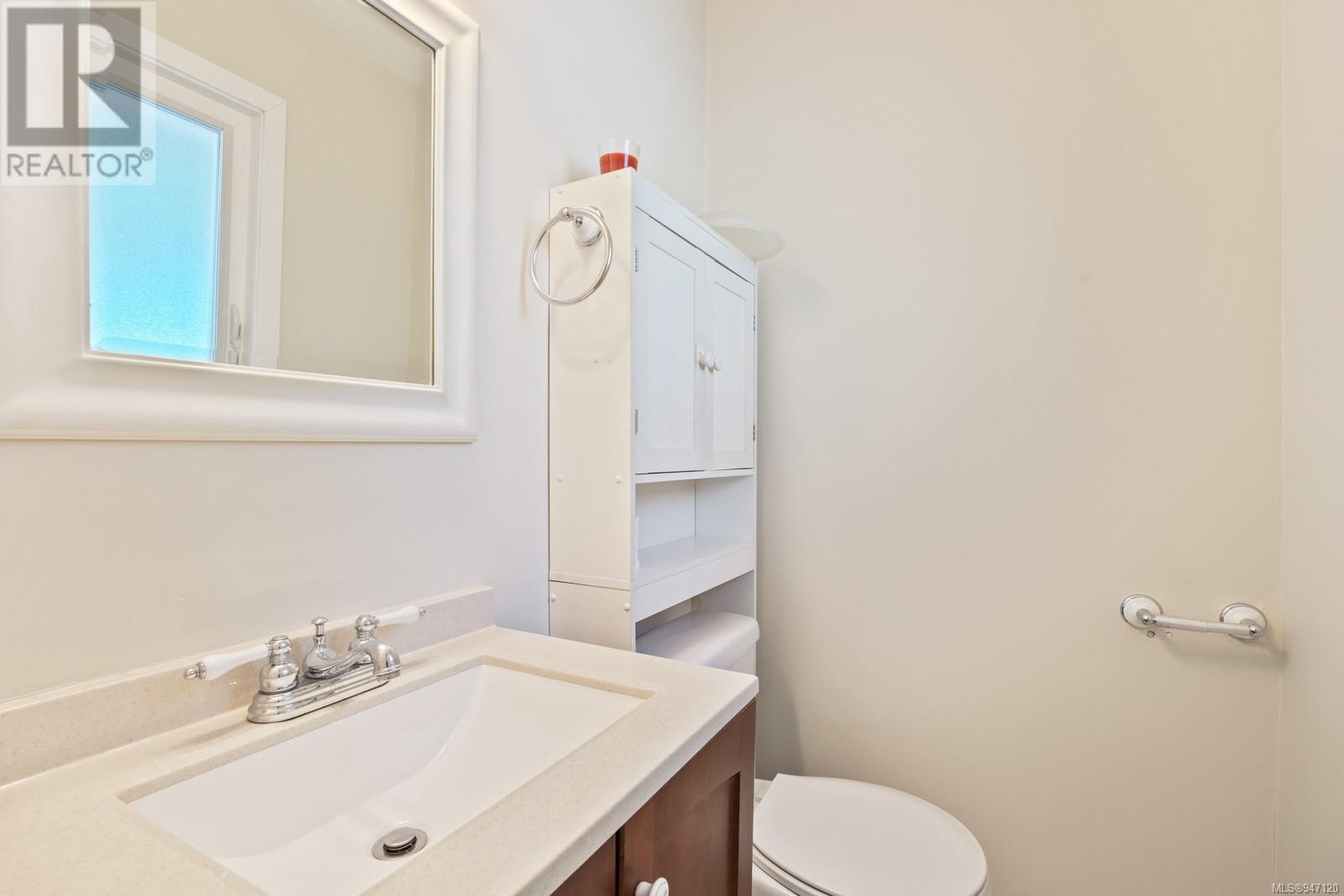 755 Lorne Cres