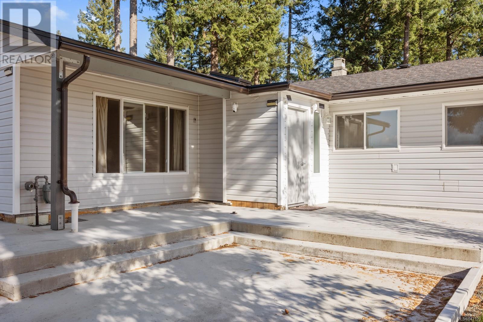 755 Lorne Cres