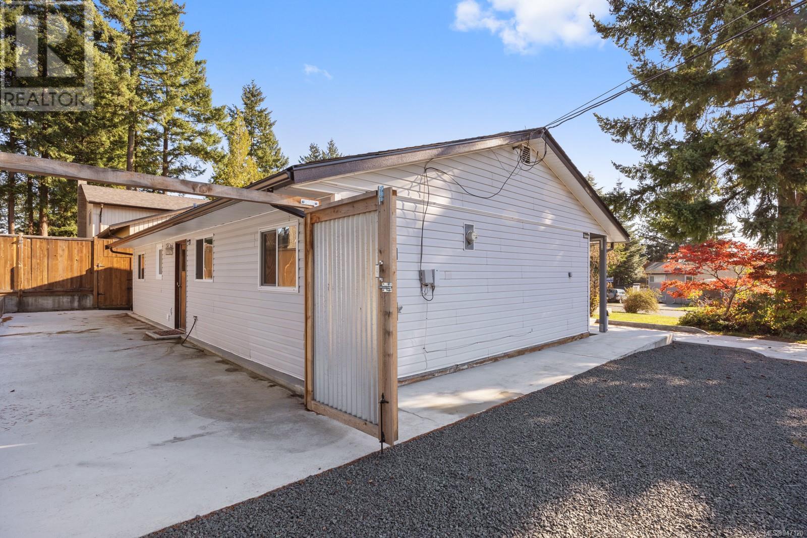 755 Lorne Cres