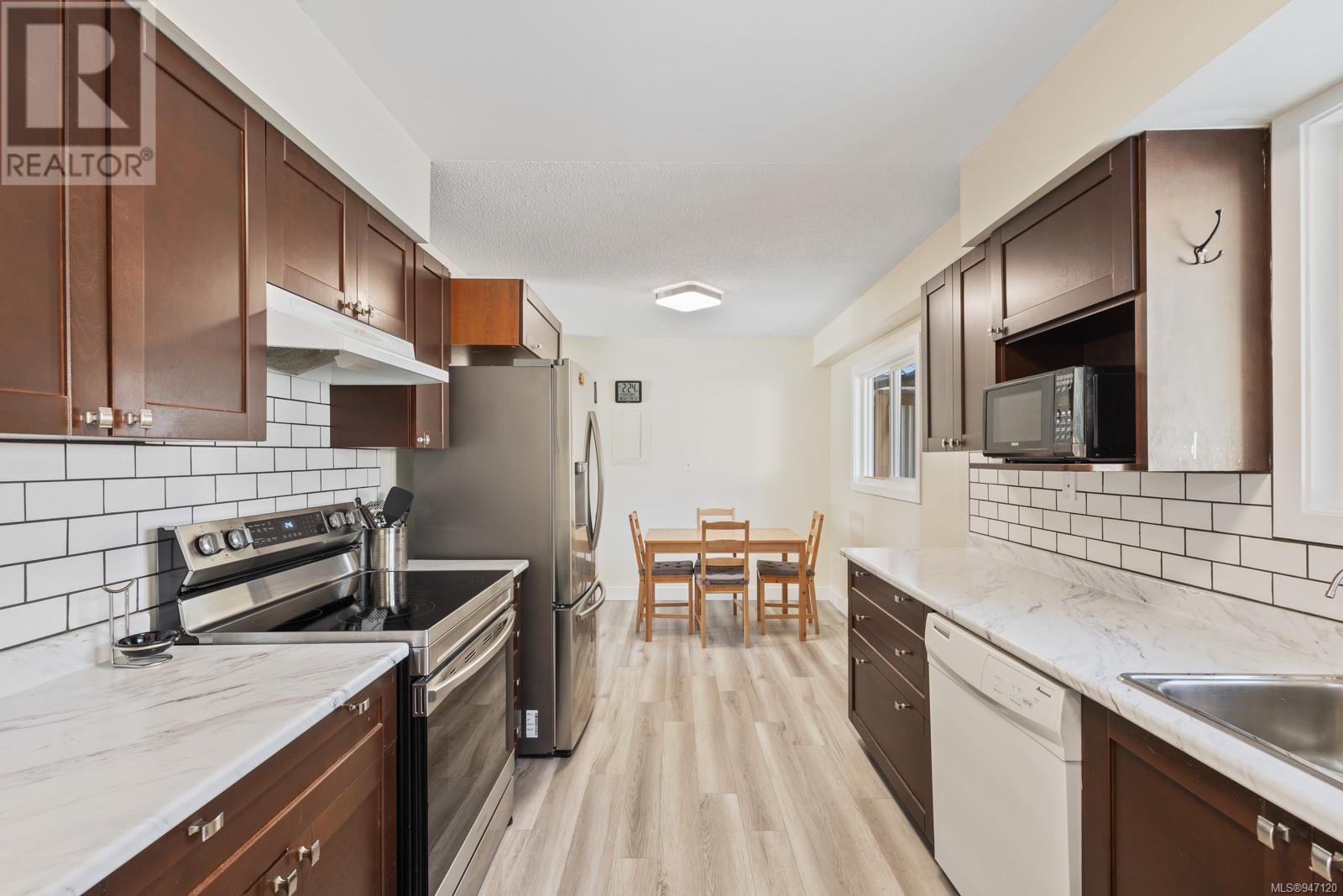 755 Lorne Cres