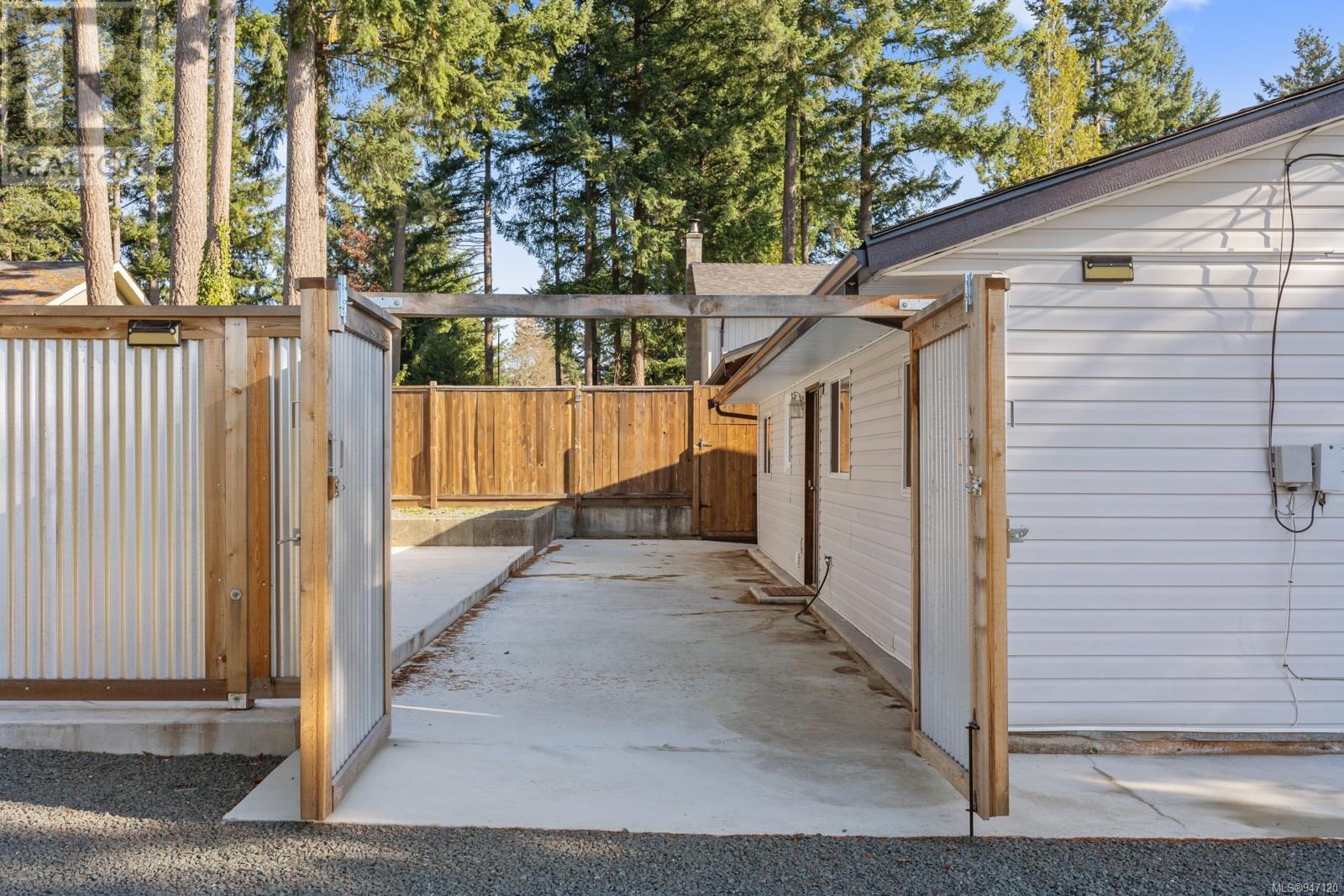 755 Lorne Cres