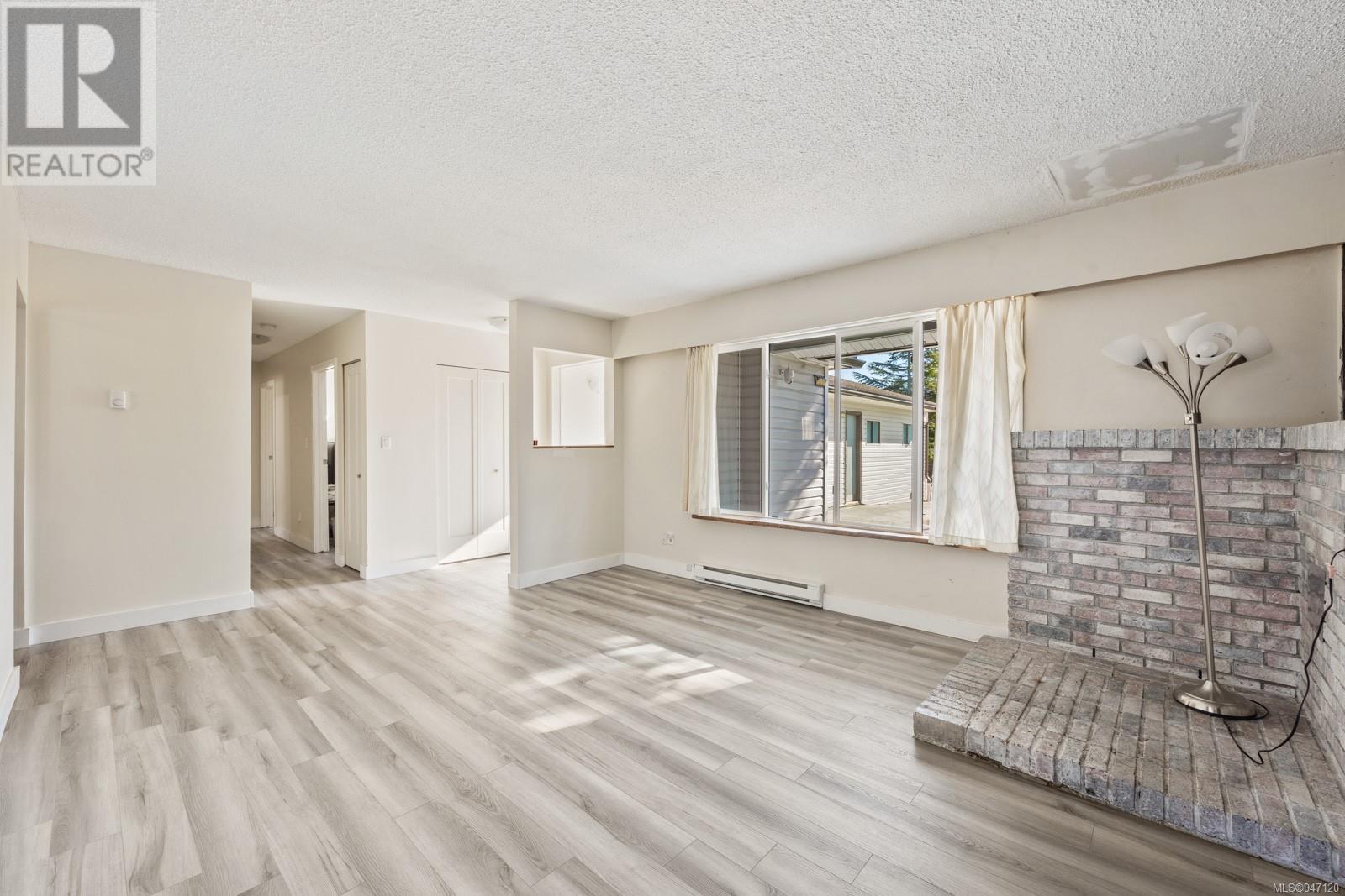 755 Lorne Cres