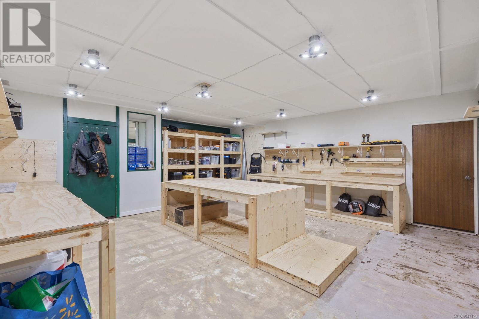 755 Lorne Cres
