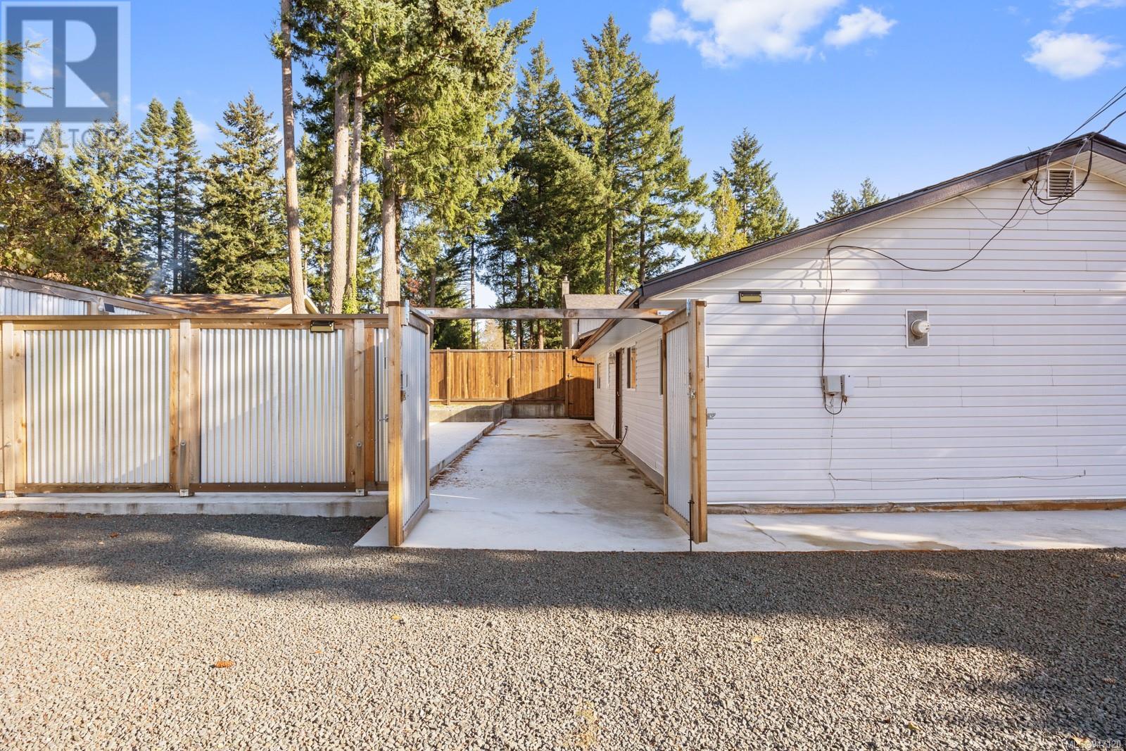 755 Lorne Cres