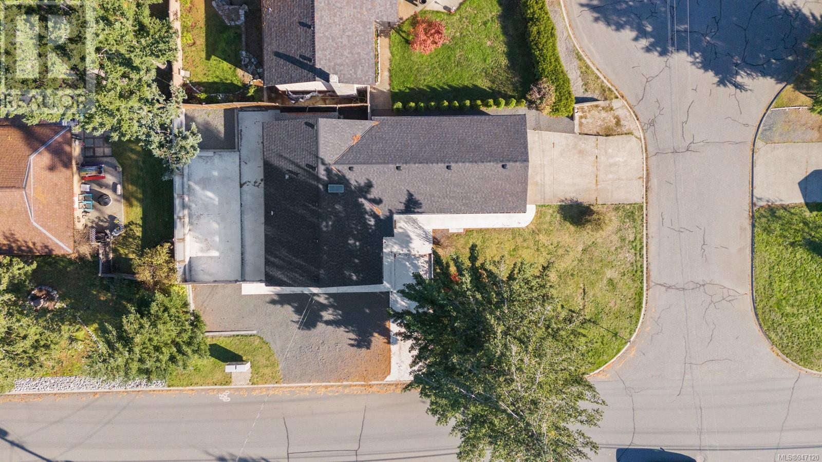 755 Lorne Cres