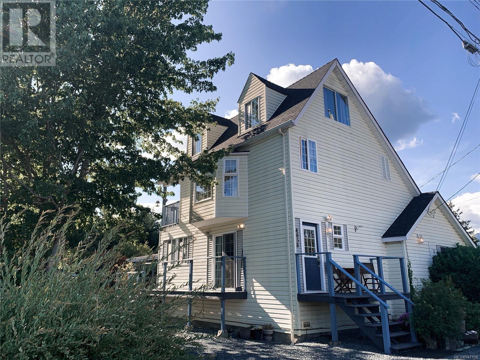 4858 Josephine St
